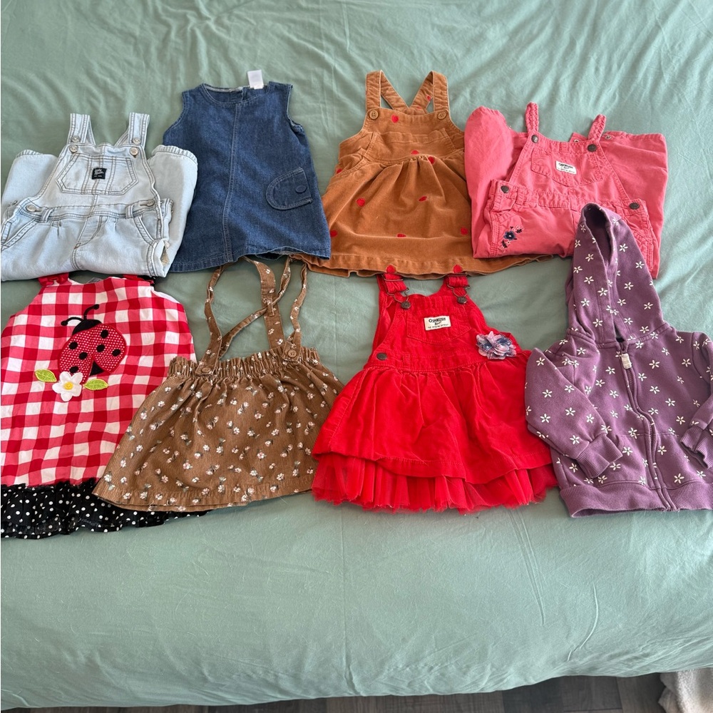 8 pieces of baby girl clothes. 12M to 18M. Oshkosh and Carters!